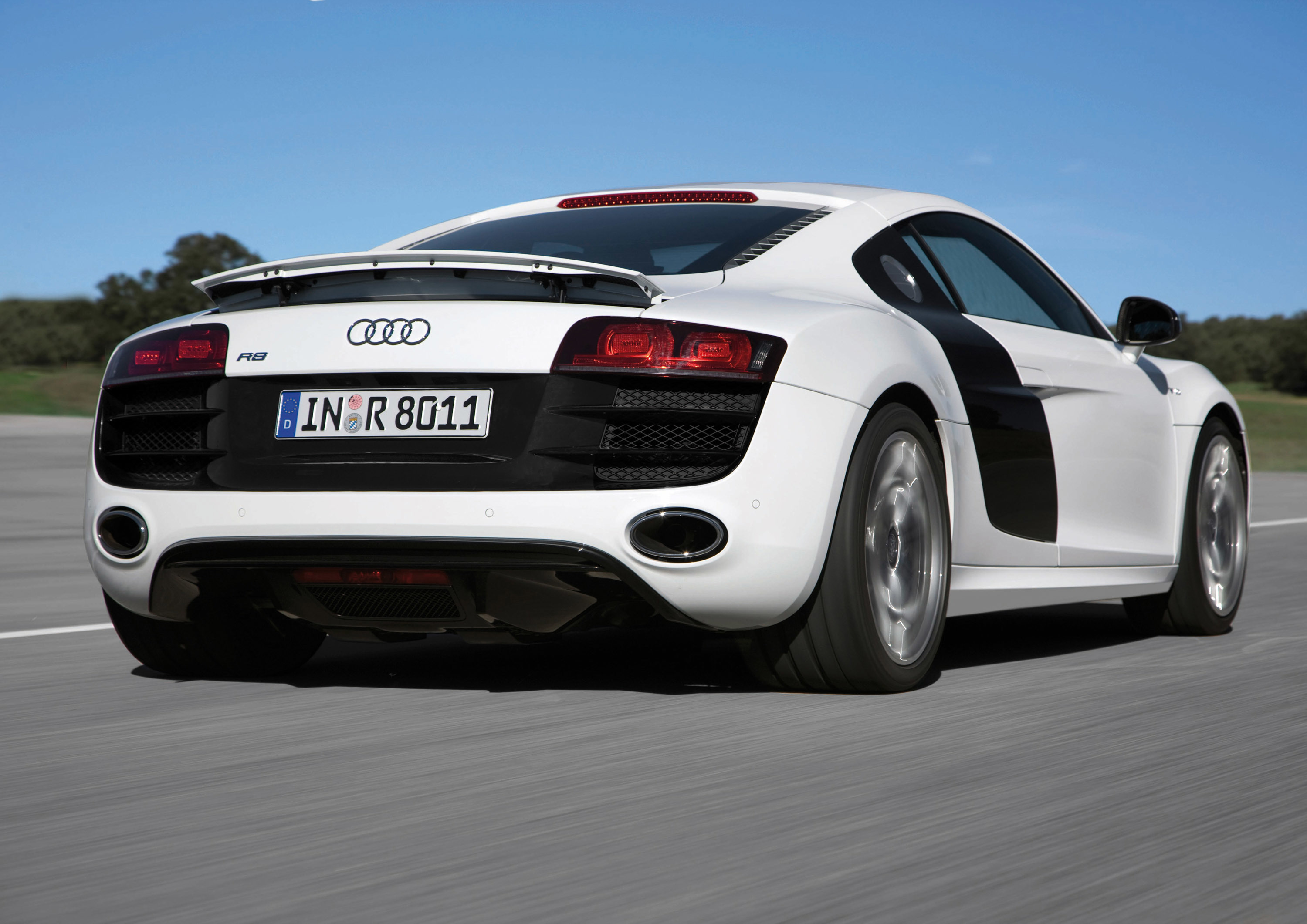 Cars Wallpapers on White Cars Audi Backview R8 Side View Hd Wallpaper   Cars   Trucks