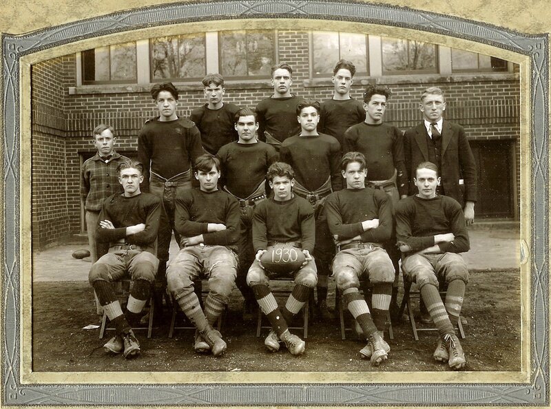 1930 football team photo