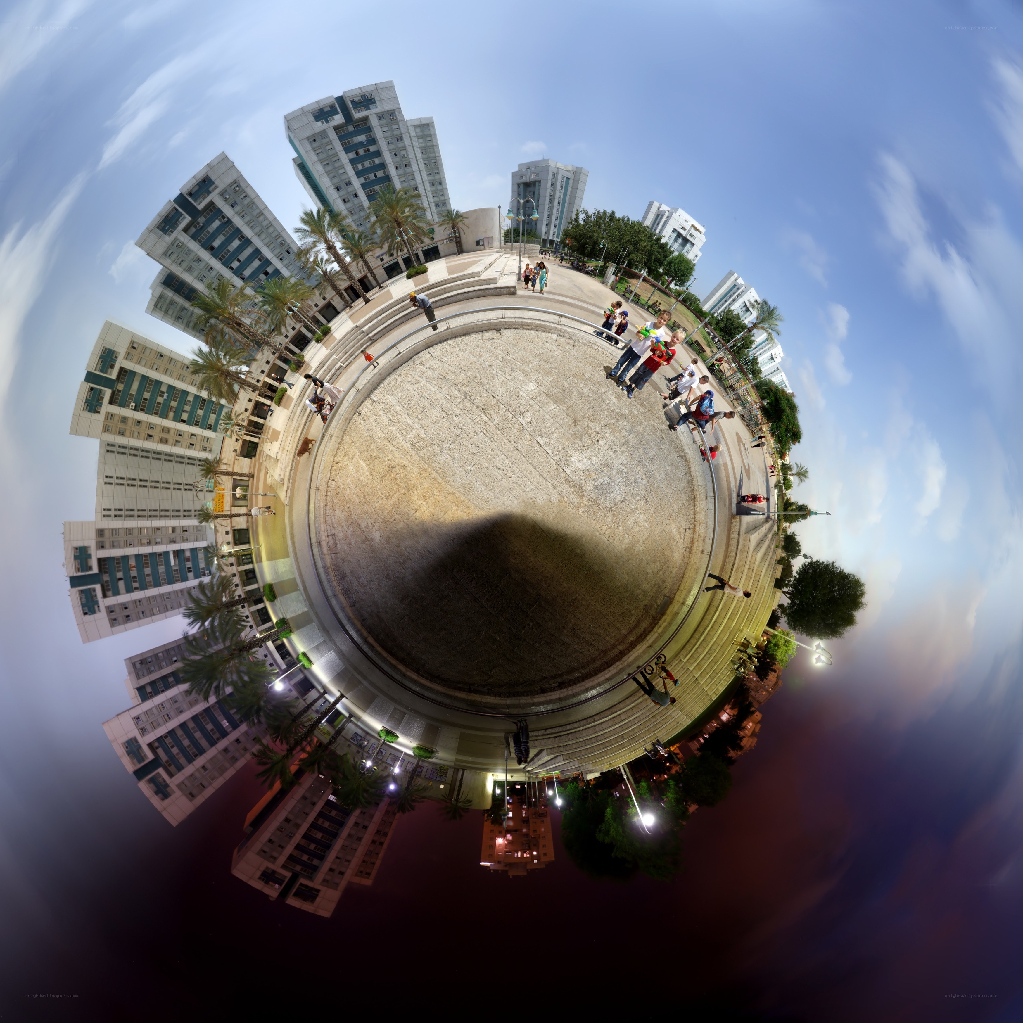 360-degree city plaza view