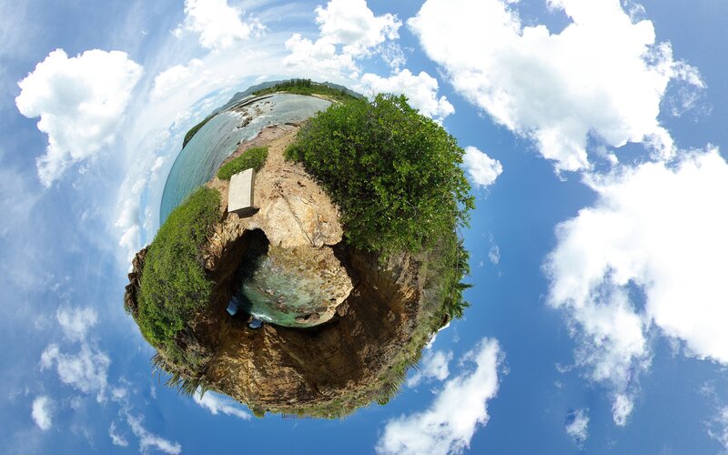 360-degree view of a tropical island