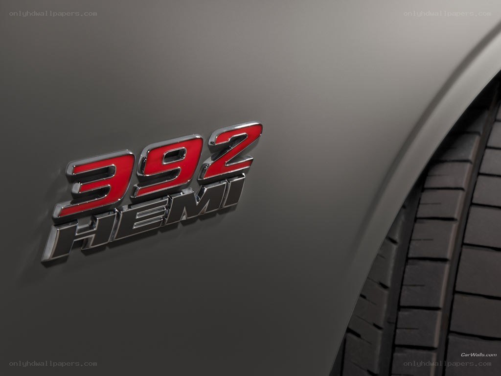392 HEMI badge on car