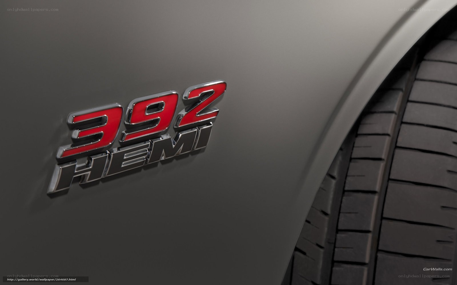 392 HEMI badge on car