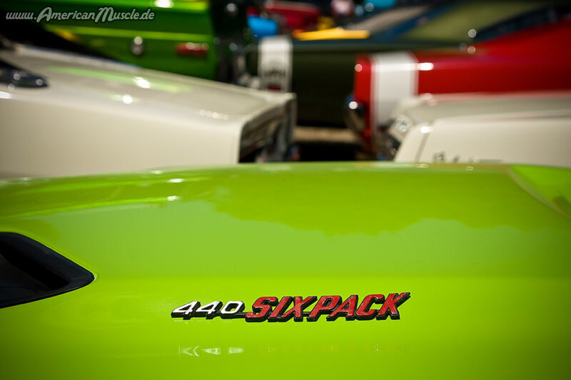 440 Six Pack badge on a green car