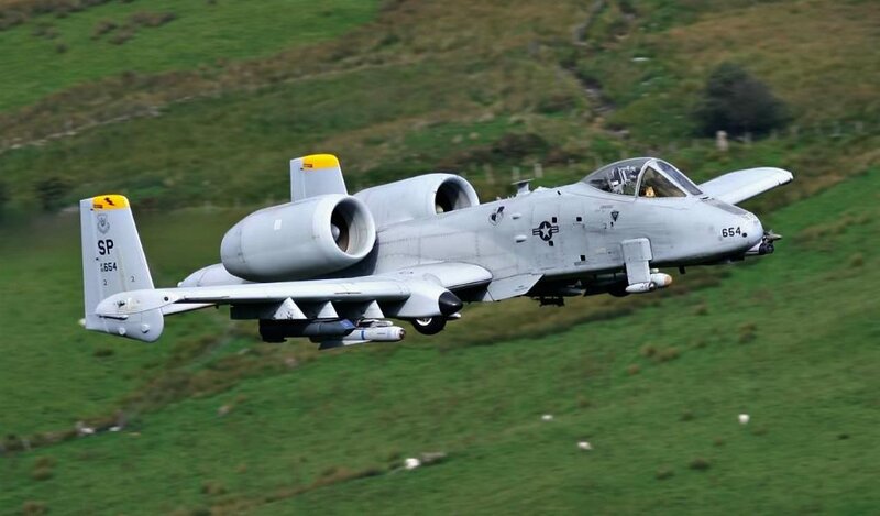 A-10 Thunderbolt II — Gray, Dynamic