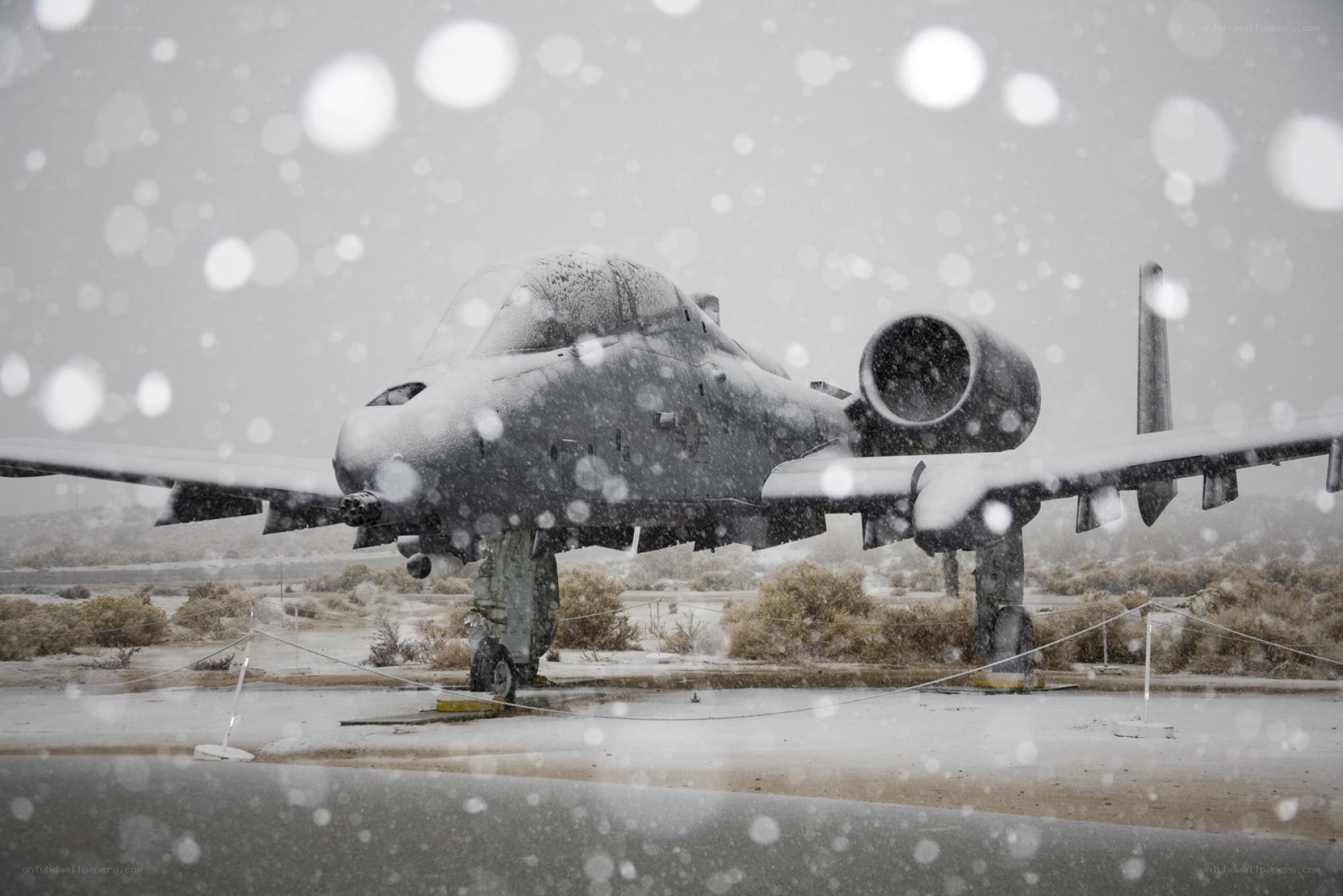 A-10 Thunderbolt in snow