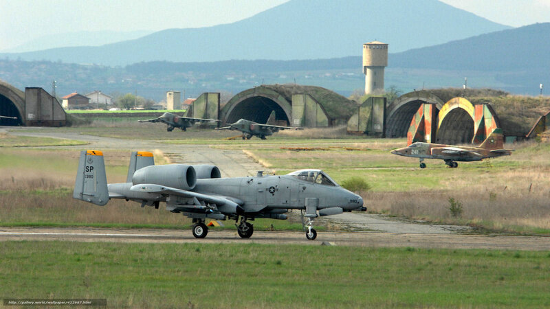 A-10 Thunderbolt on runway