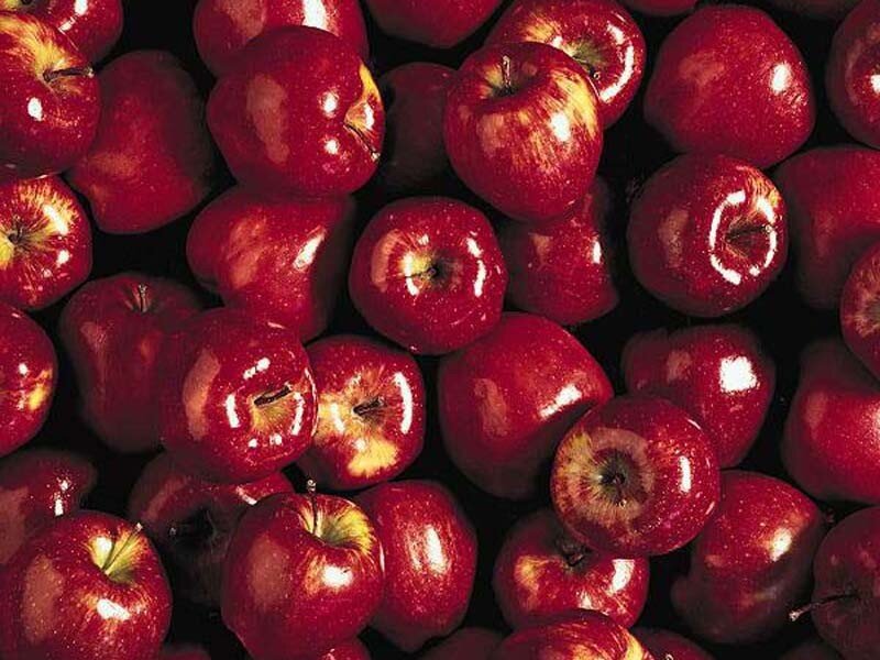 a pile of red apples