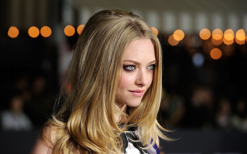 A woman with blonde hair at an event