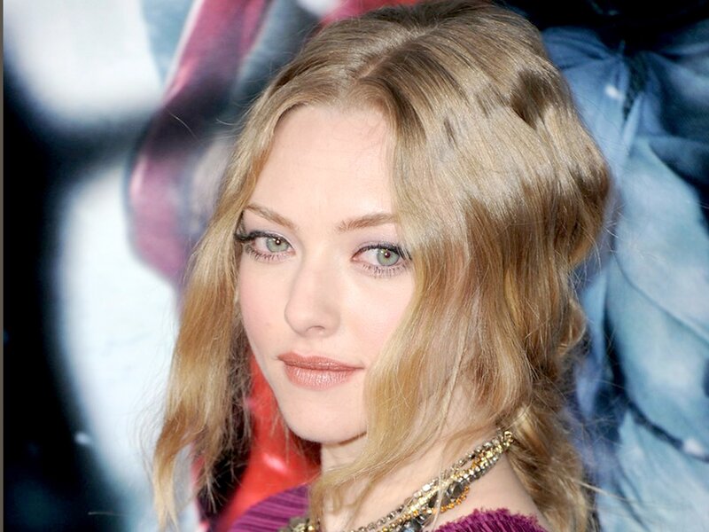 A woman with blonde hair at an event