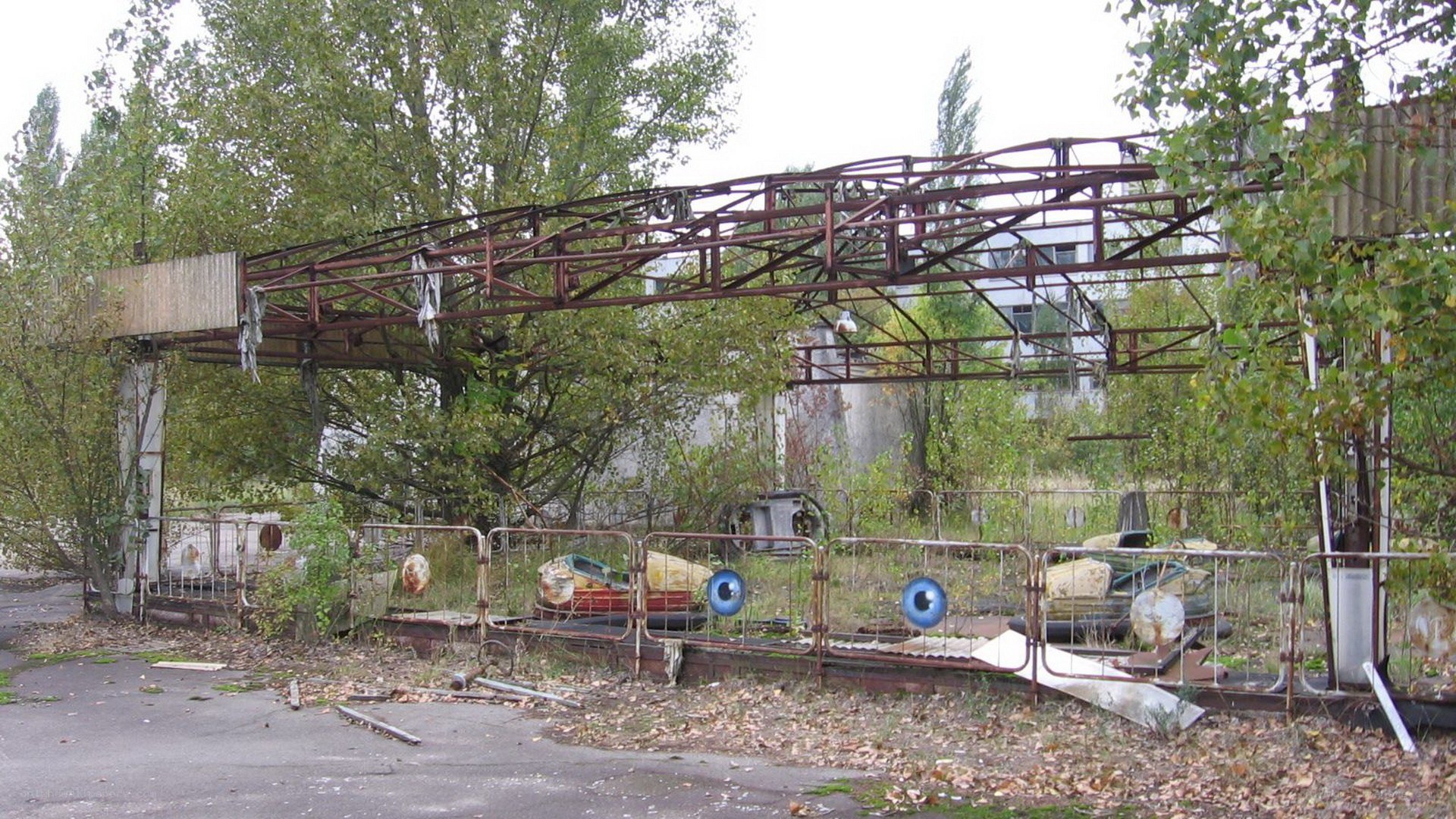 abandoned amusement park ride