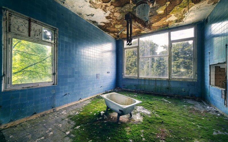 Abandoned Bathtub