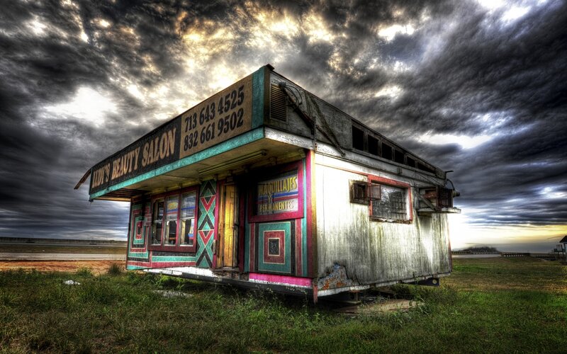 Abandoned Beauty Salon — Green