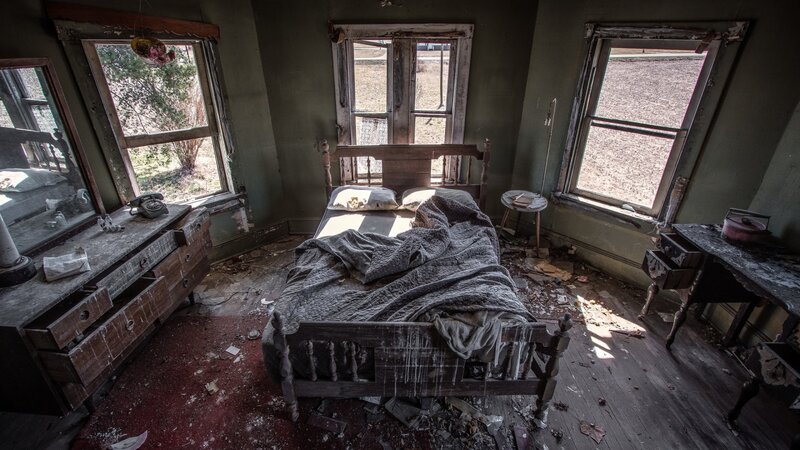 Abandoned Bedroom — Green, Desolate, Afternoon