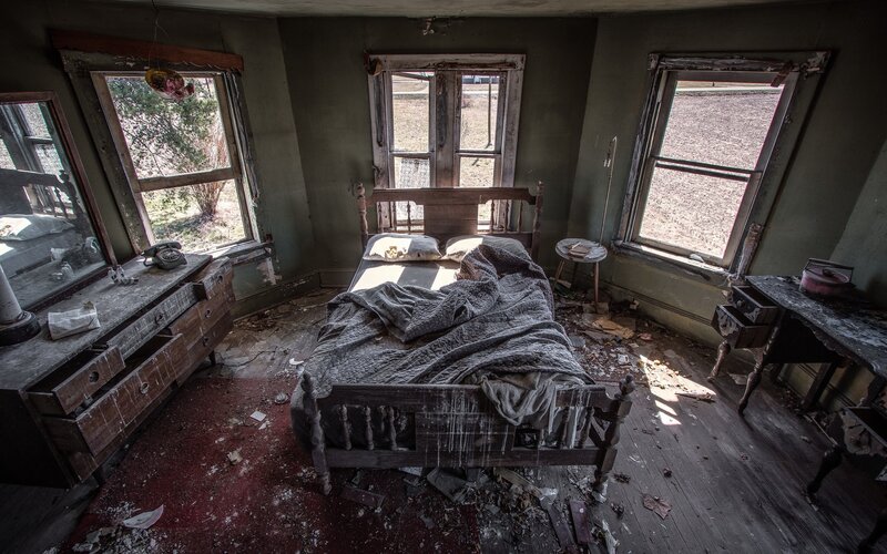 Abandoned Bedroom — Green, Desolate