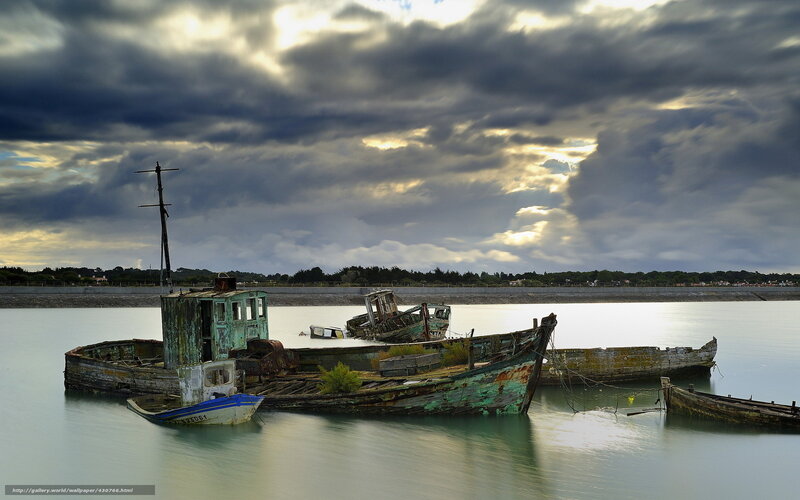 Abandoned boats in calm water