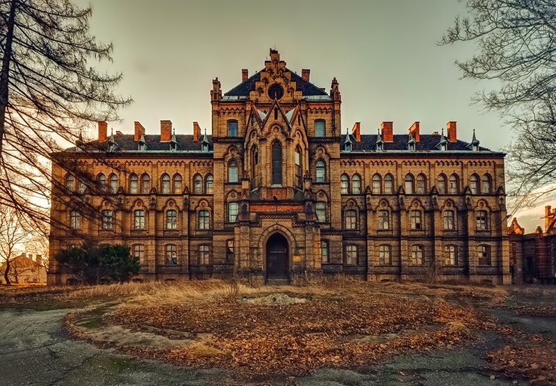 Abandoned Brick Building — Brown, Dramatic