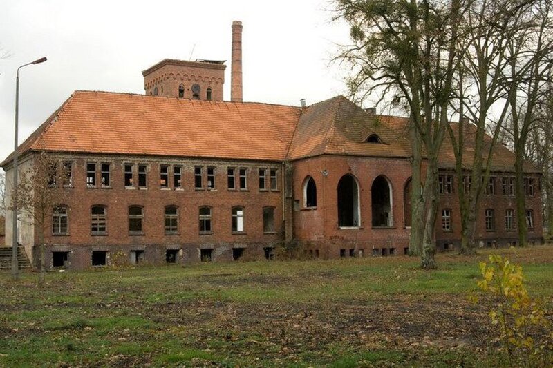 Abandoned Brick Building — Red, Desolate