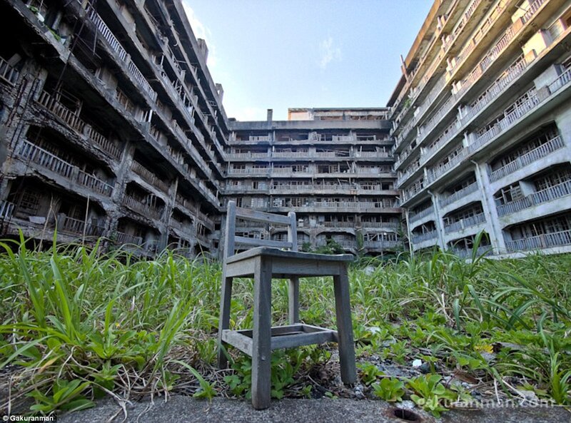Abandoned Building Courtyard — Green