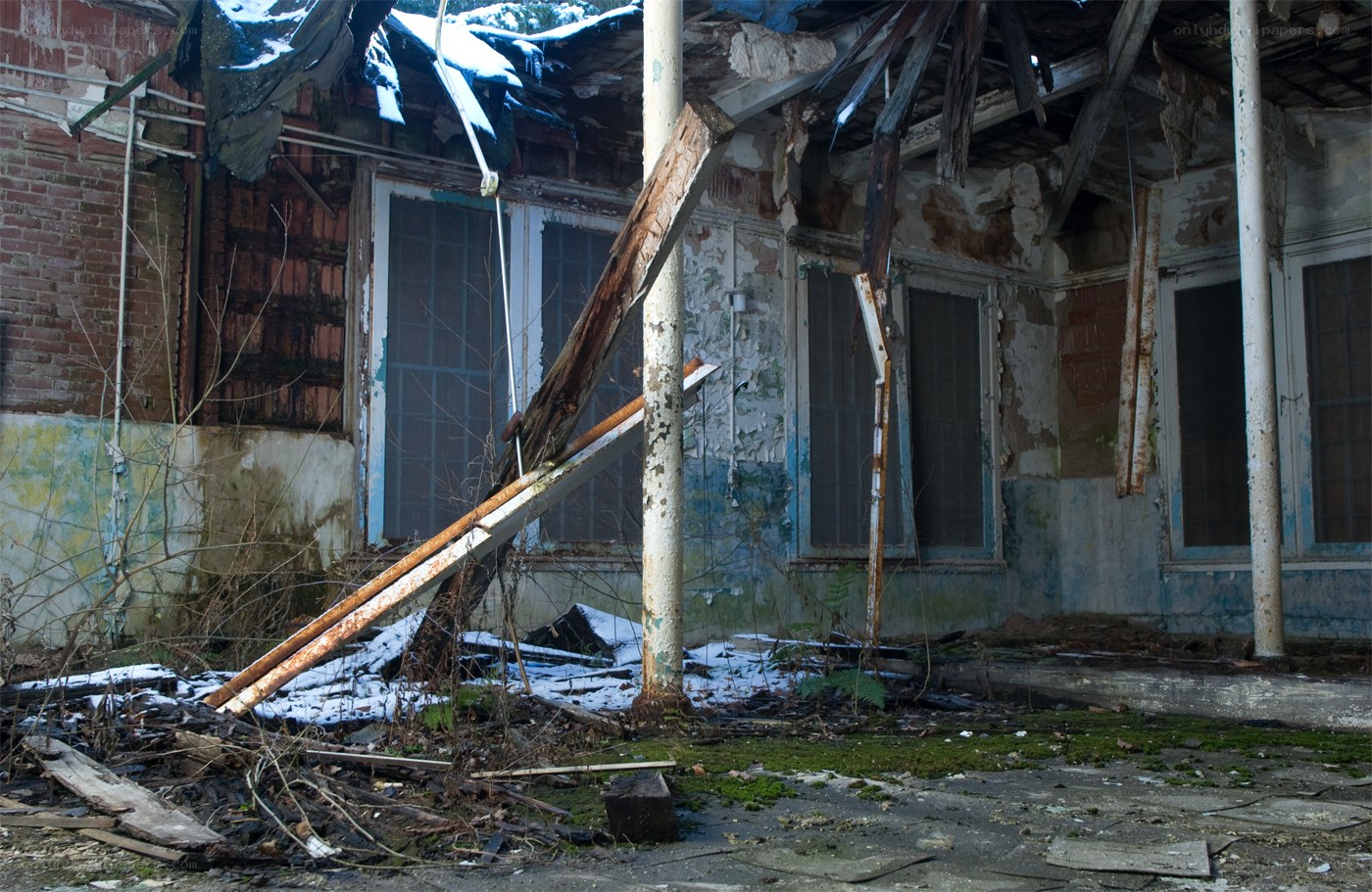 abandoned building exterior