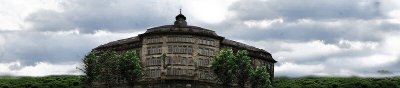 Abandoned Building — Gray, Dramatic
