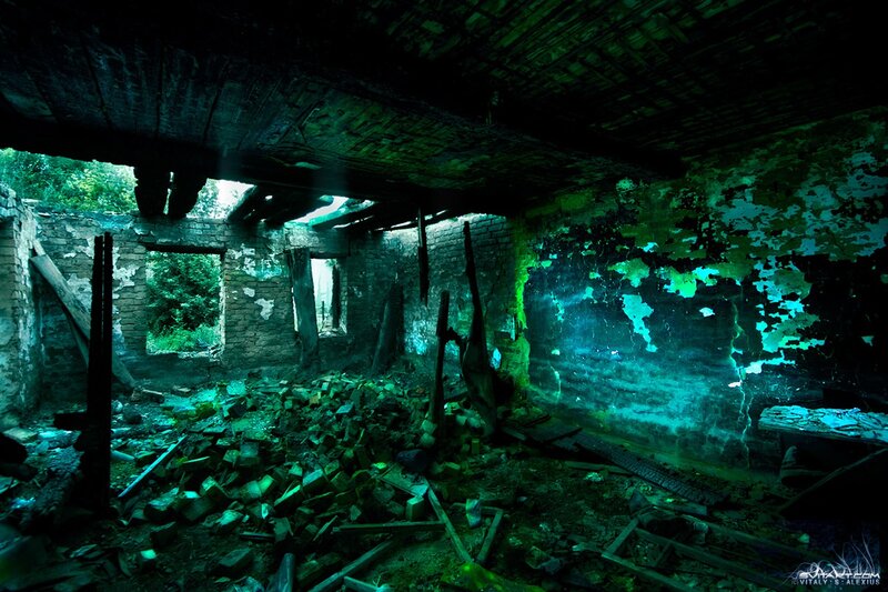Abandoned Building Interior — Green, Dark