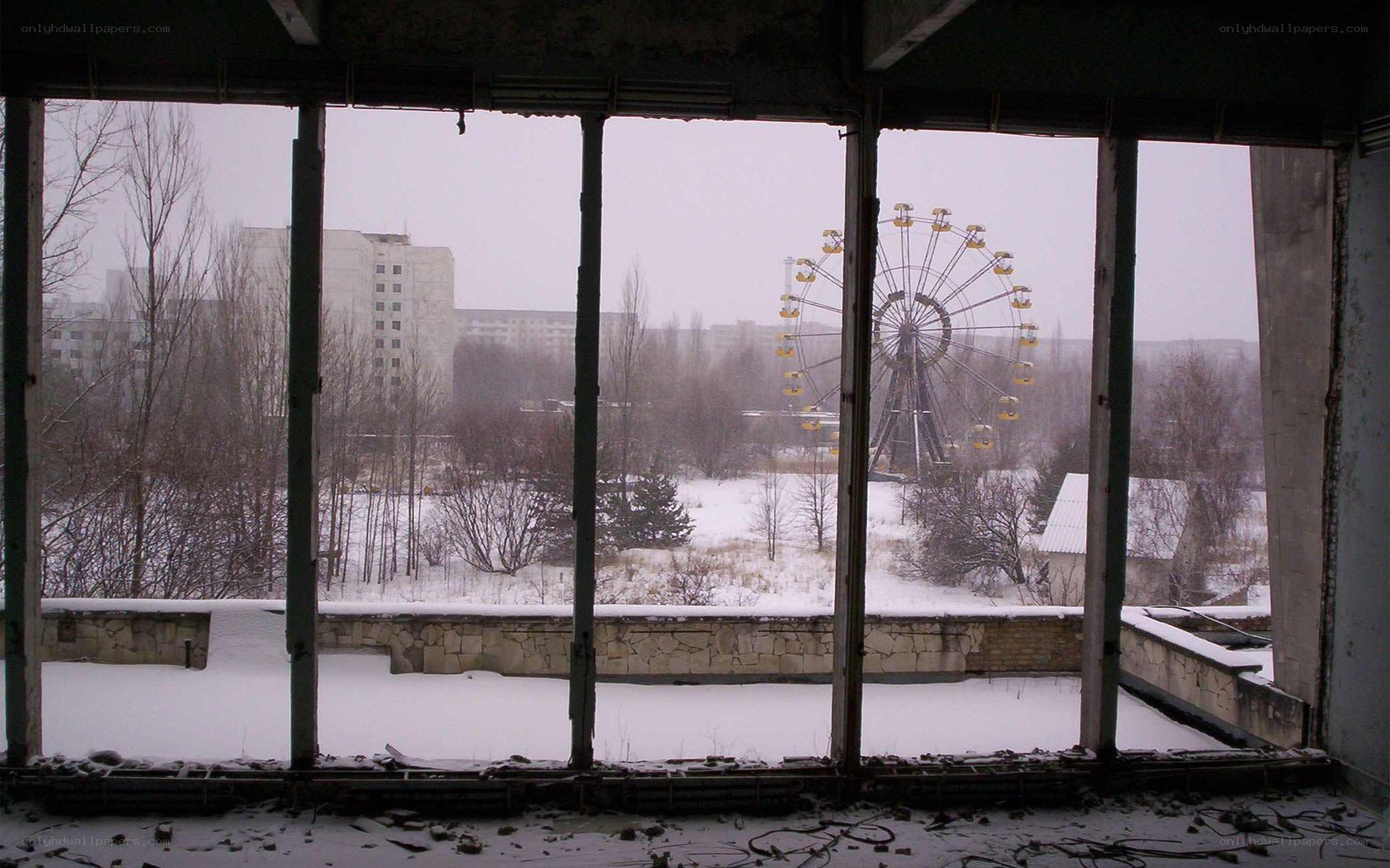 Abandoned building with Ferris wheel