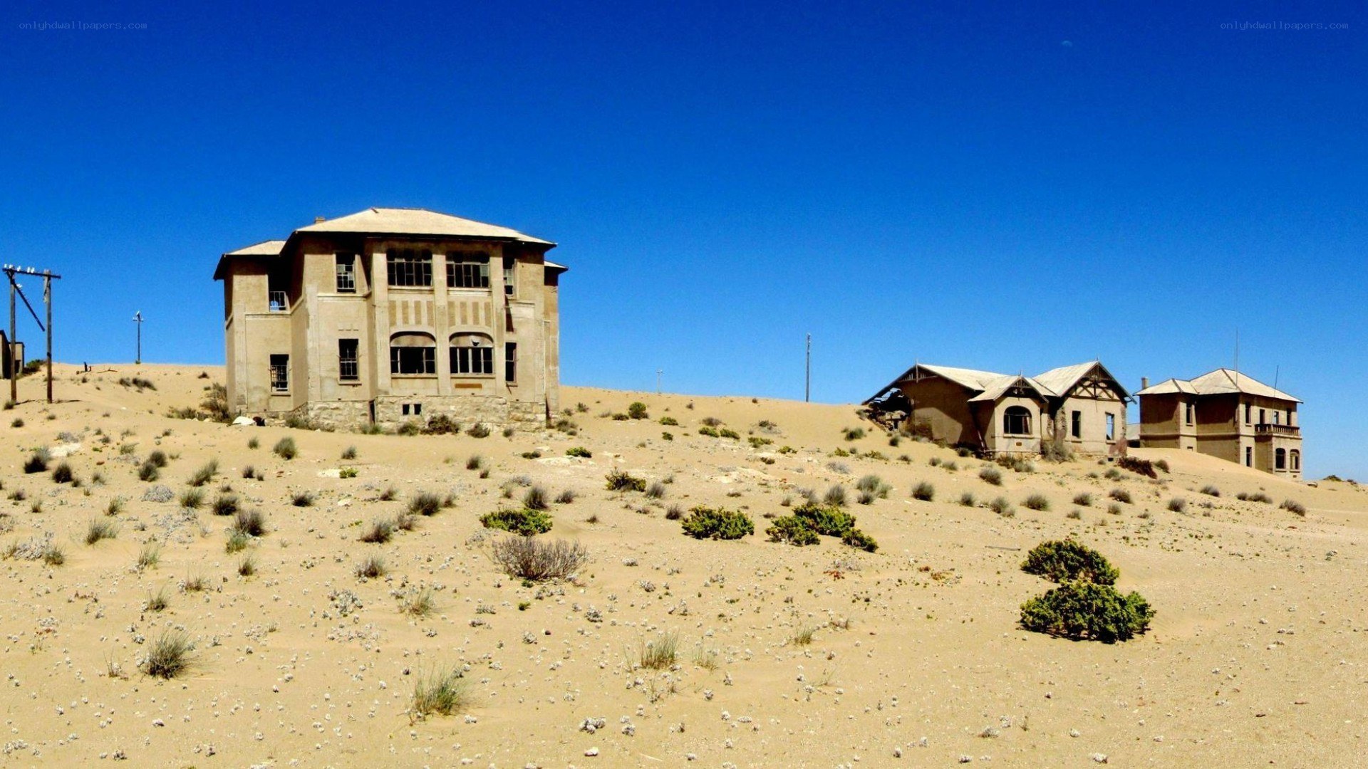 Abandoned buildings in desert
