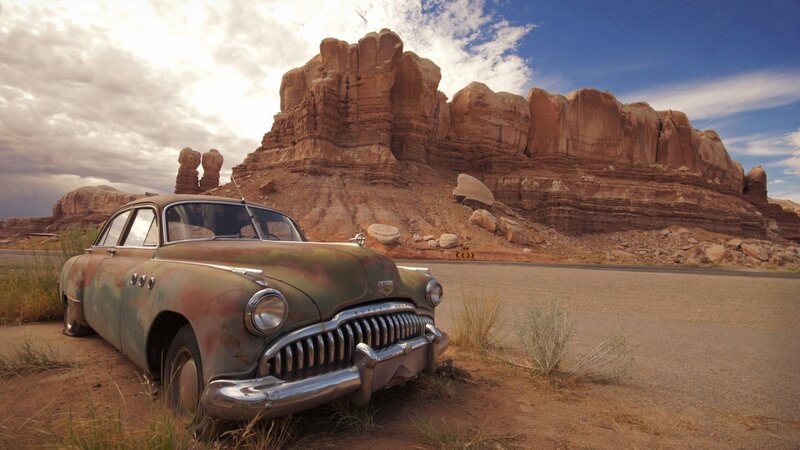 Abandoned Car in Desert — Brown, Desolate