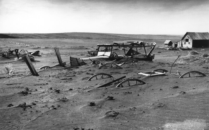 Abandoned farm in dust bowl
