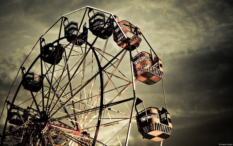 Abandoned Ferris Wheel — Gray, Dramatic