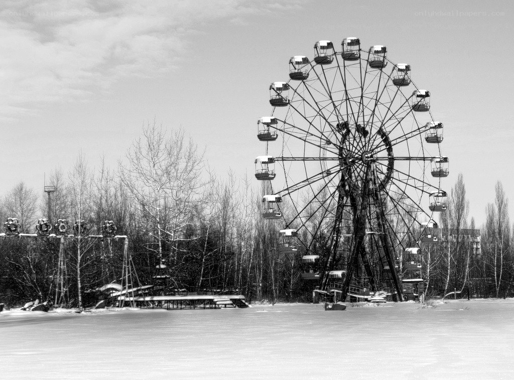 Abandoned Ferris Wheel in Winter