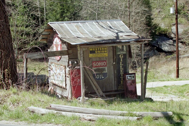 Abandoned Gas Station — Green