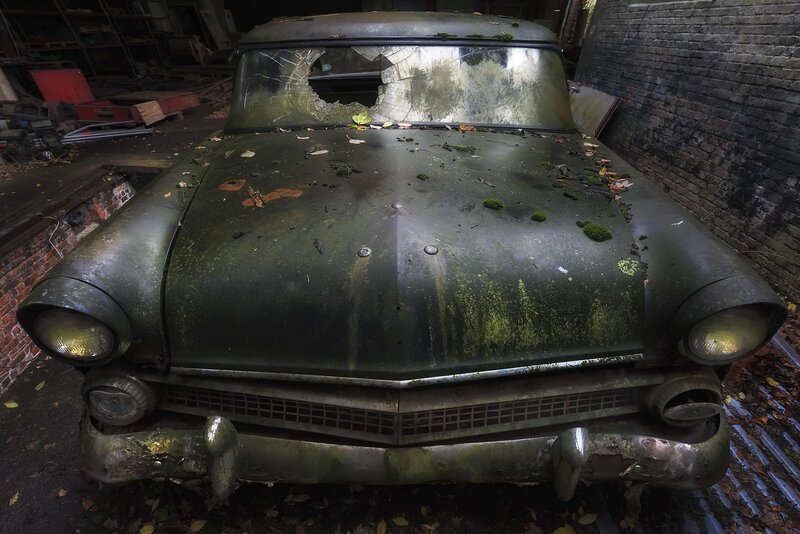 Abandoned Green Car — Decaying, Autumn