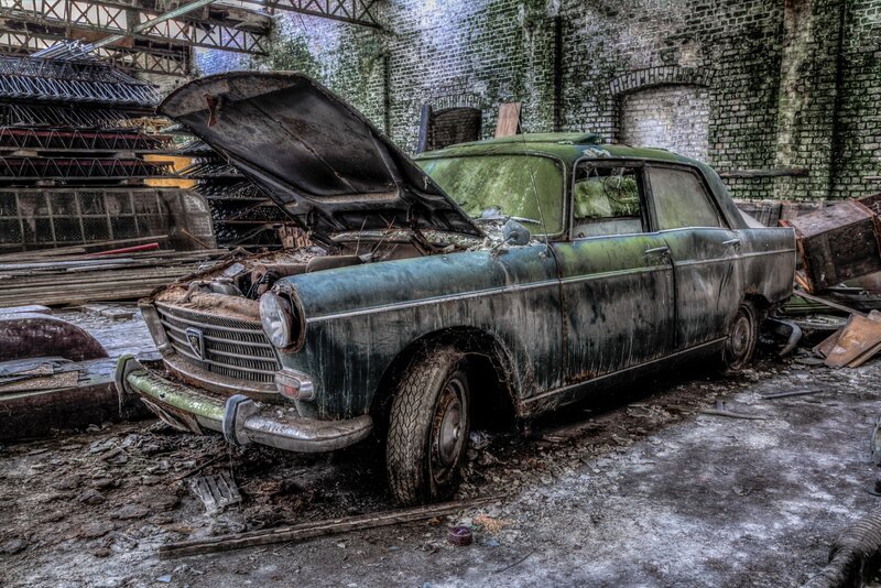 Abandoned Green Car — Decaying, Photograph