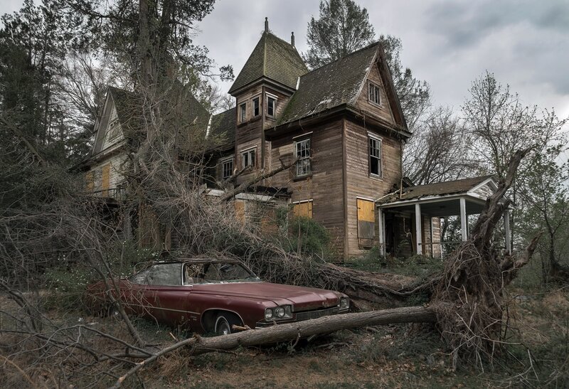 Abandoned House and Car — Brown