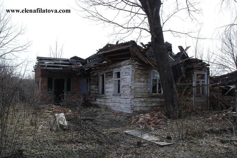 Abandoned House — Brown, Desolate, Winter
