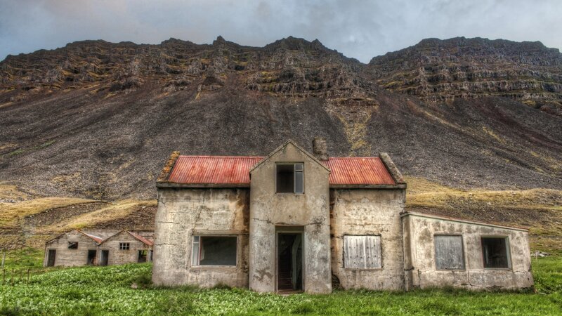 Abandoned House in Mountains — Green