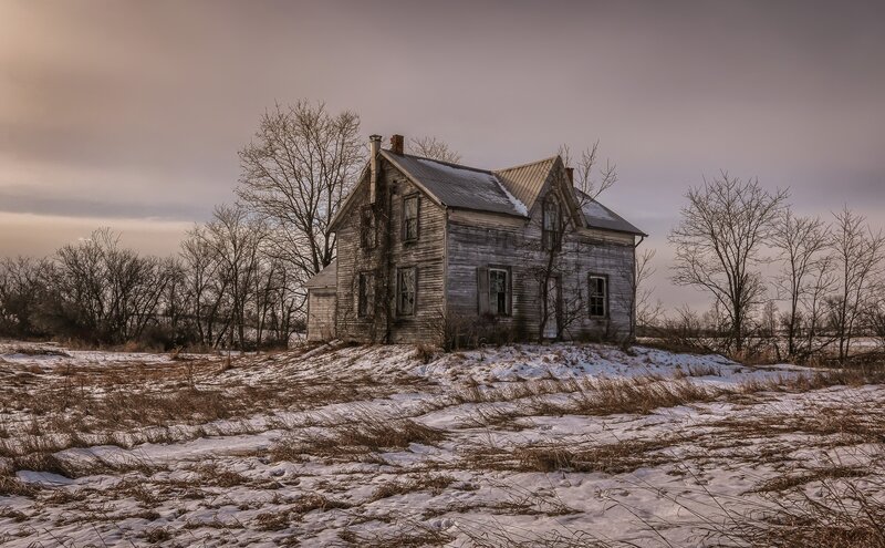 Abandoned House in Snow — Gray