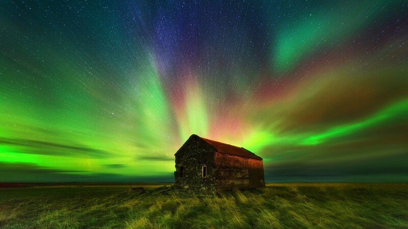 Abandoned Hut under Aurora — Green, Dramatic