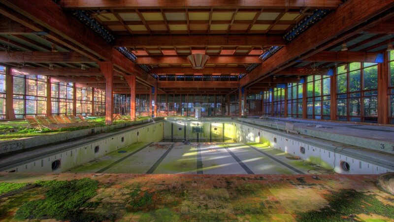 Abandoned Indoor Pool — Green, Desolate