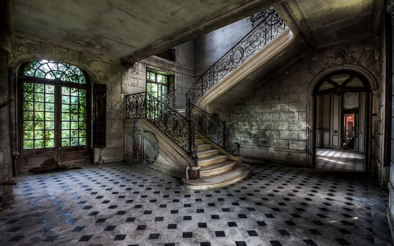 Abandoned Mansion Interior — Gray