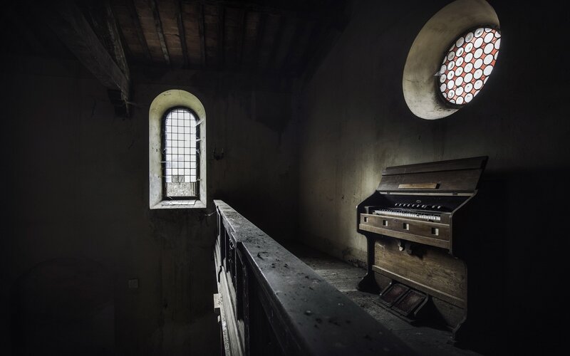 Abandoned Organ in Room