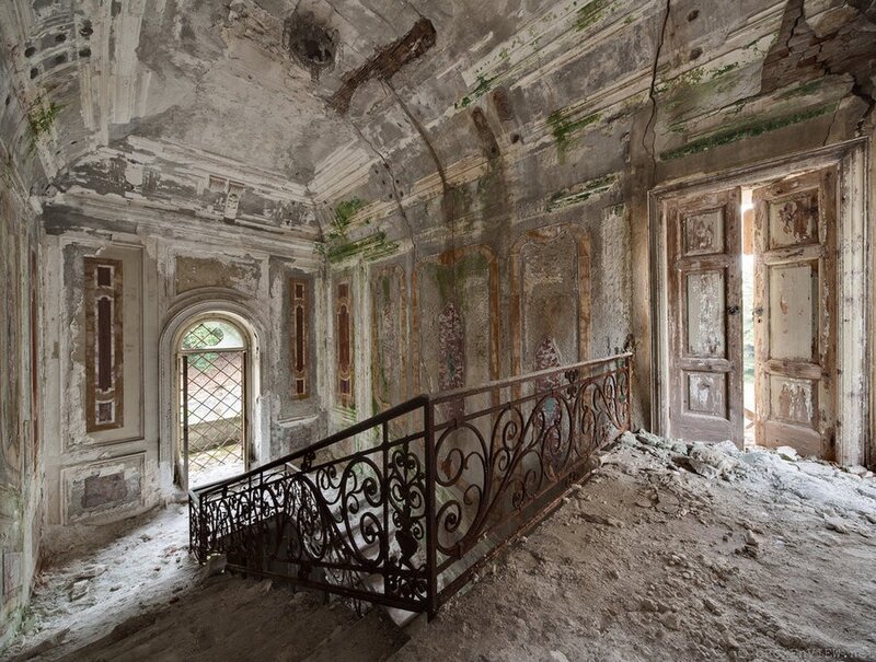 Abandoned palace interior