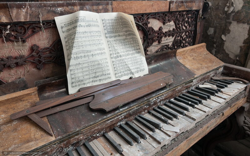Abandoned Piano — Brown