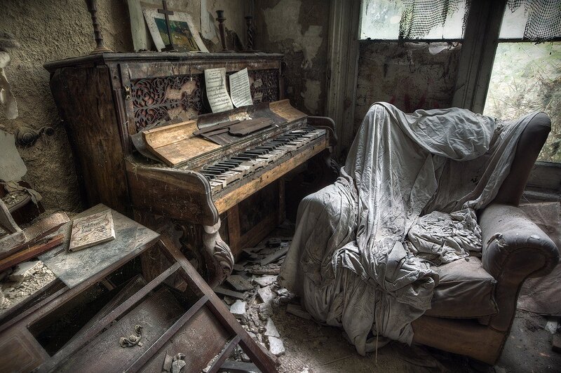 Abandoned piano in a derelict room