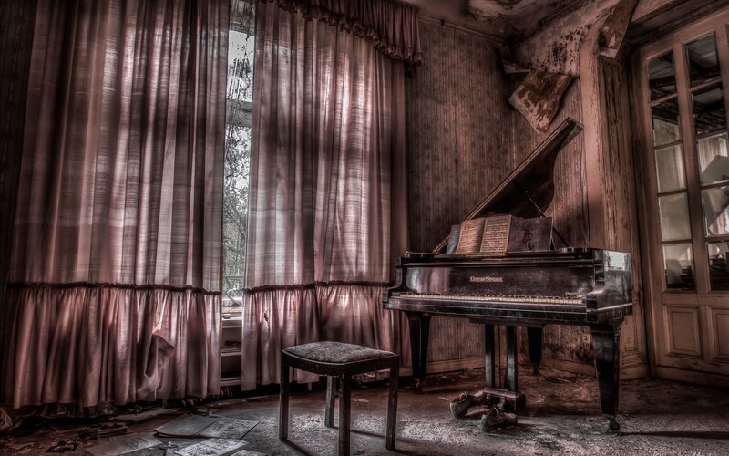 Abandoned Piano in Room — Brown, Dramatic