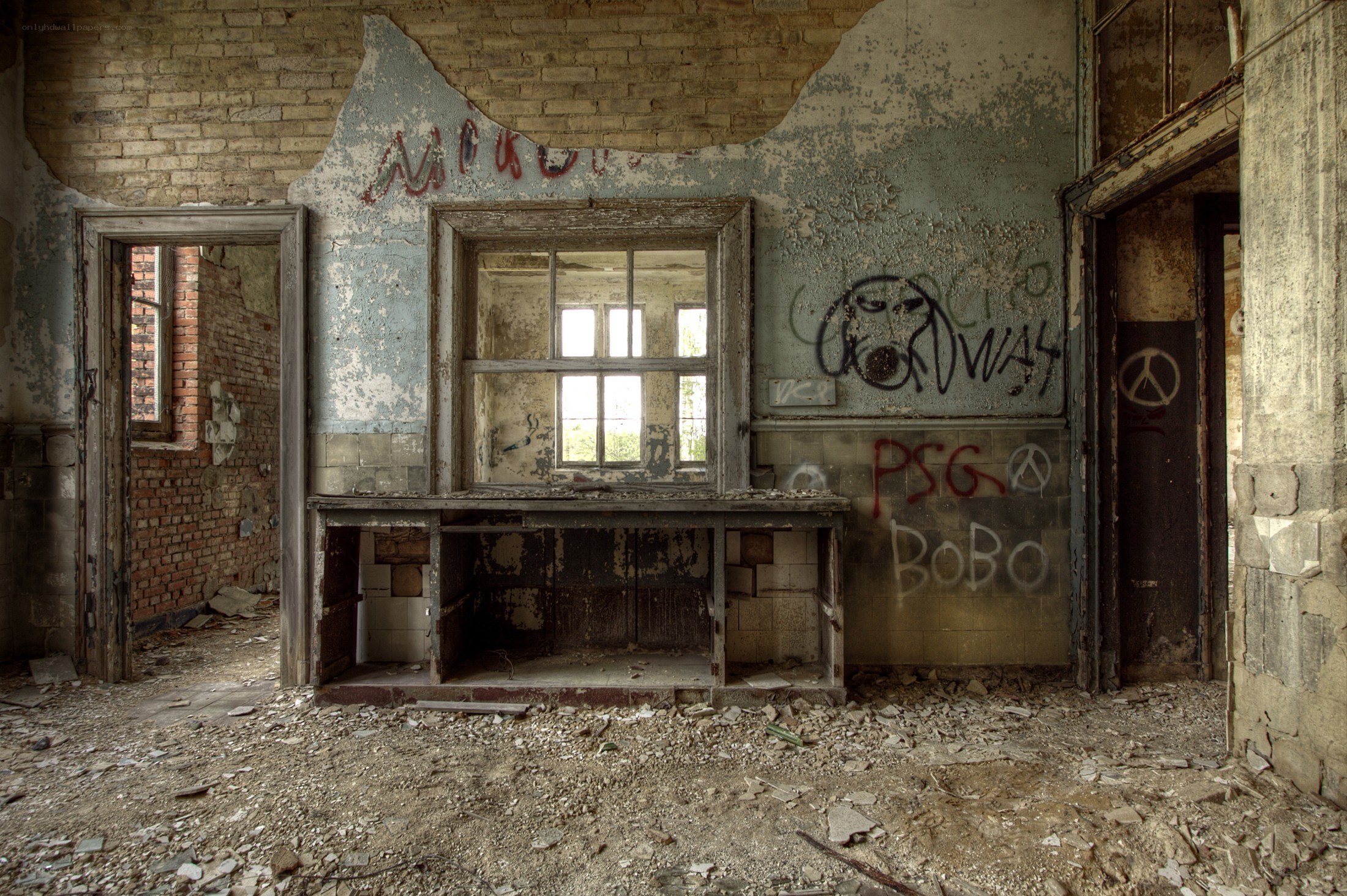 Abandoned room with graffiti