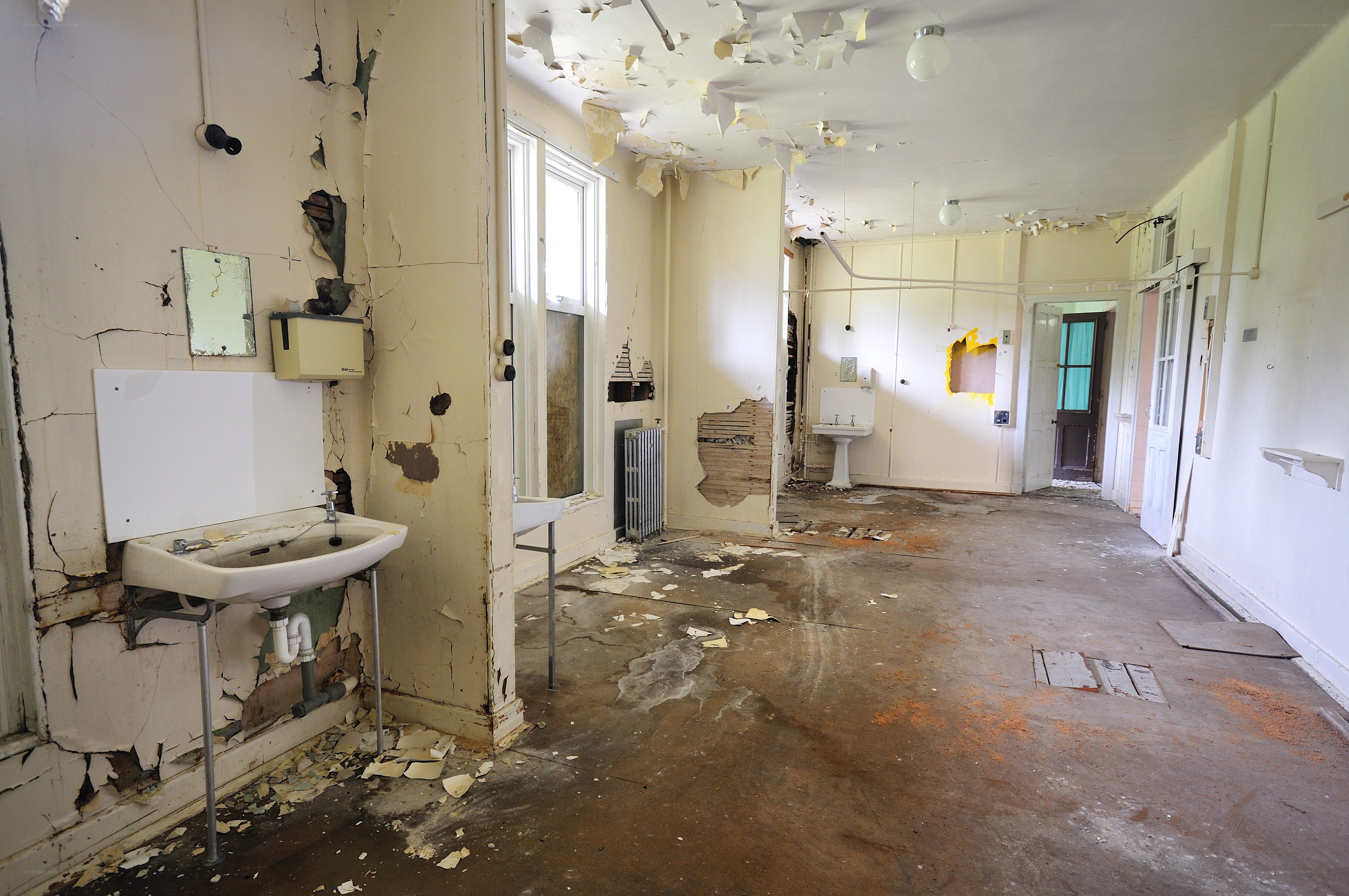 abandoned room with peeling walls