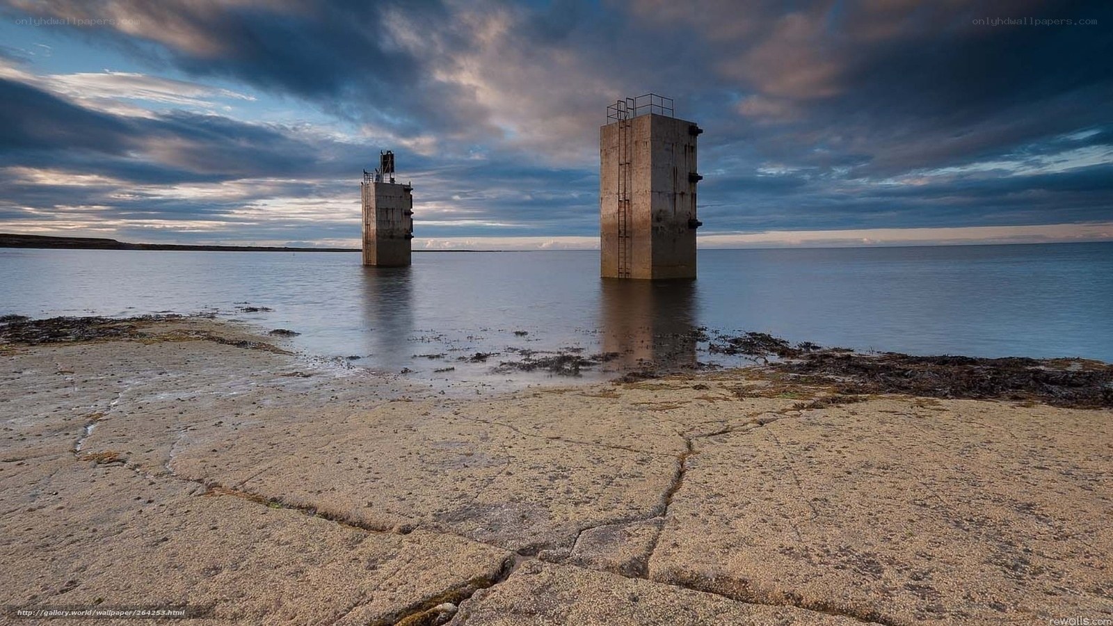 Abandoned sea structures