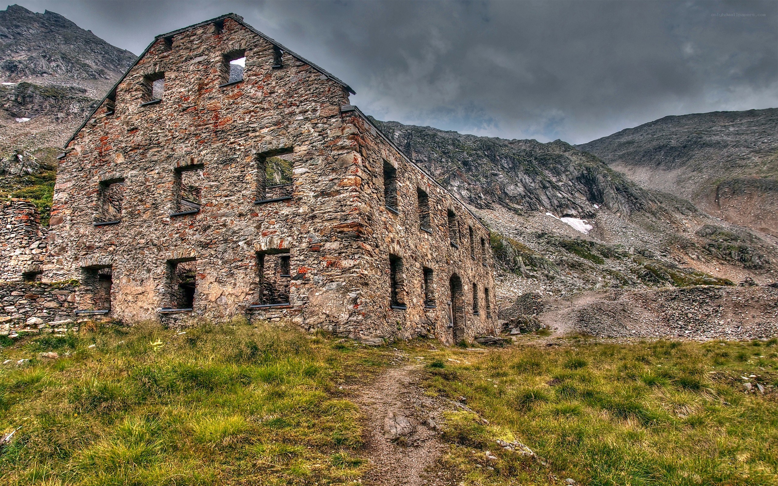 Abandoned stone building in mountains